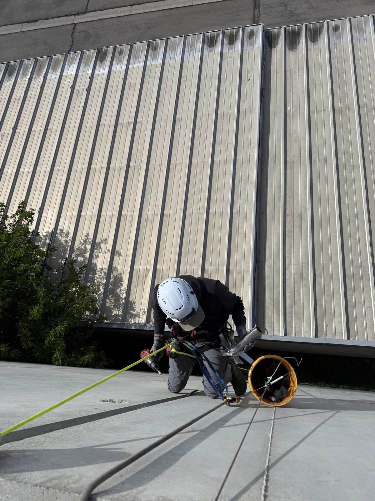 Rope technician preparing repair tools for a tall building
